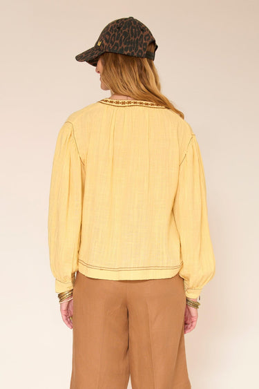 Chemise MKT Studio Hera encolure travaillée jaune – vue 2